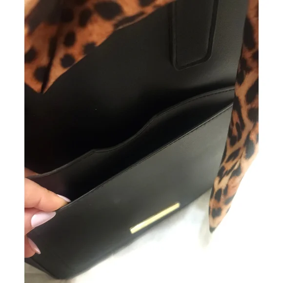 🆕️ NWT! Steve Madden Black Purse with Leopard Scarf & Matching Makeup Bag - Picture 13 of 14